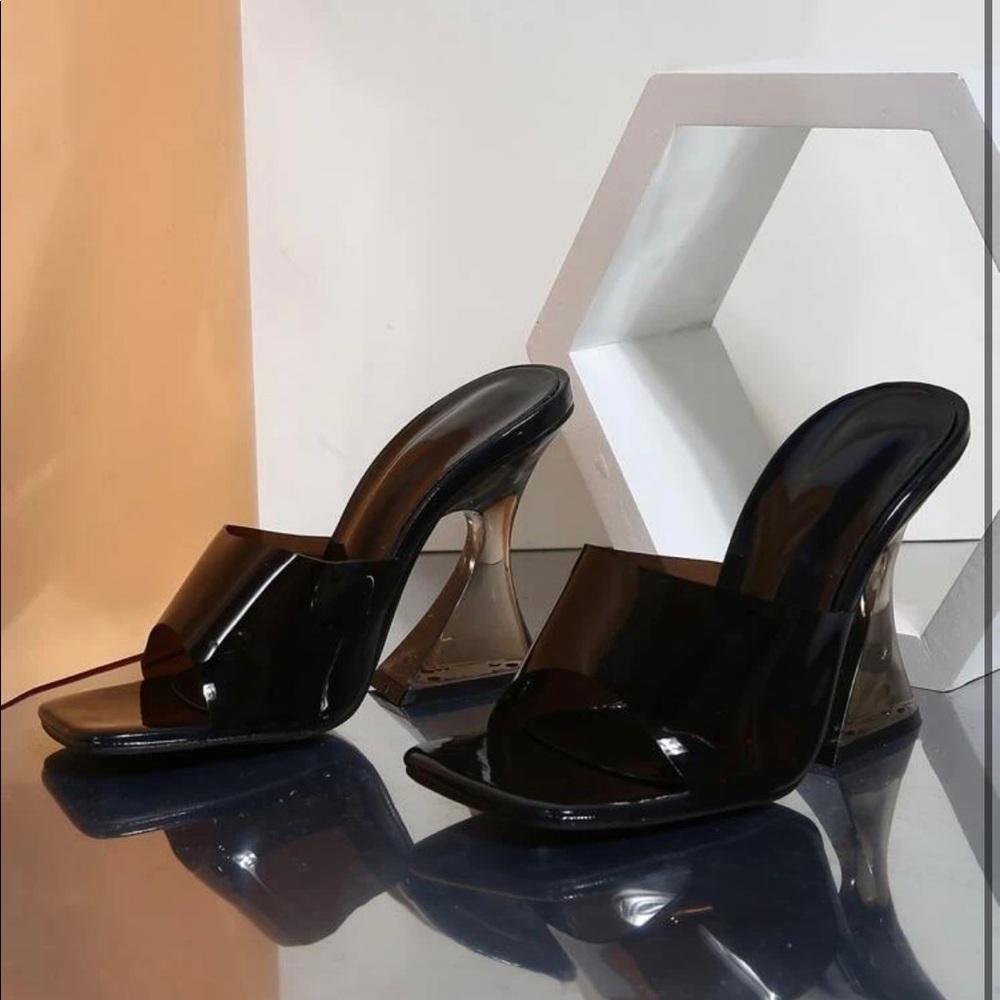 SOLD 🔖  Black Clear Jelly Chunky Angled Perspex Lucite Mule Muaddi Style Heels - Picture 4 of 8